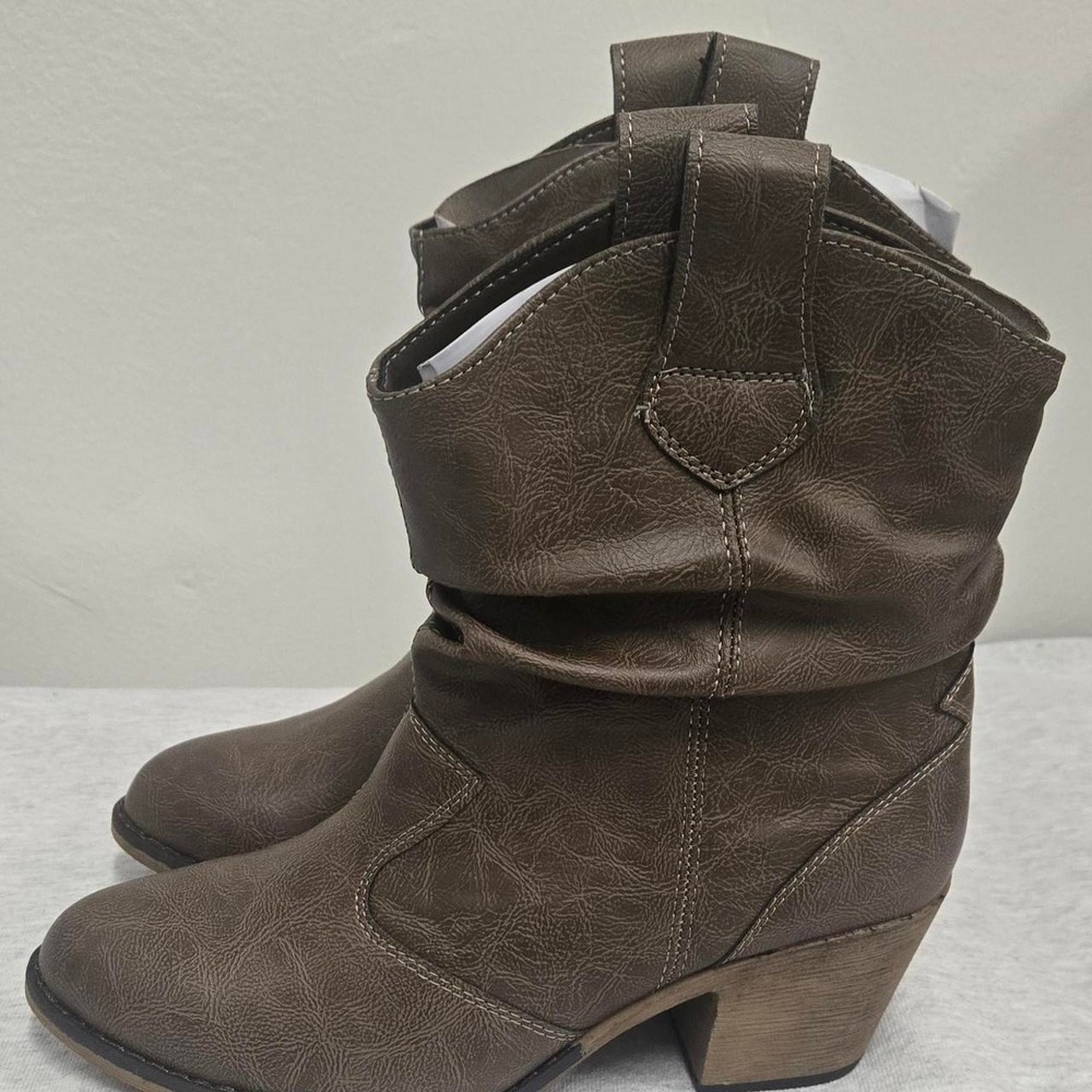 Charles Albert Brown ankle boots with a western vibe, size US 7